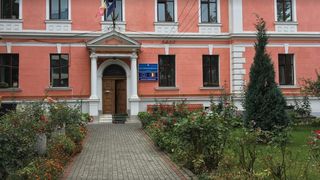 Situatie revoltatoare la Liceul pentru Deficienti de Auz, dupa ce o supraveghetoare a batut o eleva. Copiii, obligati sa nu mai transmita ce se petrece la scoala