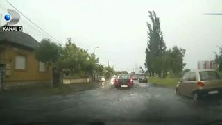 Vremea a facut prapad in tara! Ploile torentiale si vijeliile au lovit jumatate de tara