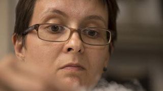 Cine este Emilia Morosan, fizicianul care a produs un aliaj de 4 ori mai dur decat titanul? Romanca e profesor in SUA si a fost premiata de Obama