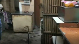 Imagini de nedescris intr-o pivnita unde se preparau alimente care se vindeau la chioscul din curtea unui liceu din Constanta