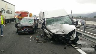 Accident cumplit pe A1! Patru oameni au murit si alti trei au fost grav raniti, dupa ce o masina a ajuns pe contrasens
