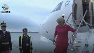 Viorica Dancila, evenimentul si gafa. Primul ministru, surprins in ipostaze stanjenitoare. Oamenii au primit-o cu huiduieli si i-au cerut demisia