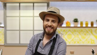 Cine-i Chefu&rsquo;? Cum sa castigi 1000 de Euro in doar 60 de minute? Chef Foa da startul celei mai apetisante competitii culinare, astazi, la ora 17:00, la Kanal D!