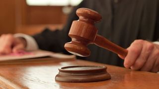 Judecatoria Sectorului 1 a decis anularea amenzii in valoare de 2.000 de lei data de Jandarmerie unui barbat surdo-mut la protestul din martie, din timpul Congresului PSD