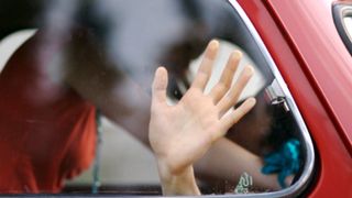 O femeie din Suceava a fost violata de fata cu sotul ei de catre trei barbati! E cumplit cum s-a intamplat totul! Politistii sunt socati de aceasta cruzime!