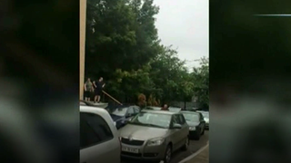 Prea grabita sa ajunga la serviciu, o soferita din Iasi a reusit un record absolut: sa intarzie la munca alte cateva zeci de persoane