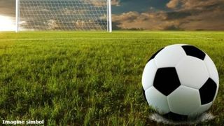 Fotbalul starneste pasiuni nebanuite printre fani. Ce au facut cativa barbati, impatimiti ai "sportului rege"