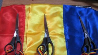 O inaugurare iesita din comun a avut loc astazi in curtea unei gradinite din Tecuci. E incredibil ce s-a sarbatorit acolo