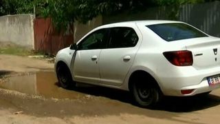 Locuiesc de zeci de ani in Capitala, insa conditiile nu au fost nici pe departe ca la oras! Strazile arara ca niste drumuri de tara iar canalizarea e deja un lux.