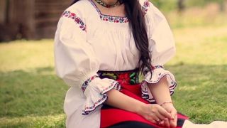 Clipe grele pentru o cantareata de muzica populara de la noi! "M-a lovit si m-a trantit de pamant!"