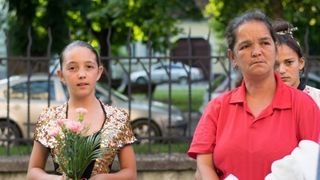 A vandut flori ca sa-si intretina fiica la dansuri si la scoala, iar cea mica a rasplatit-o devenind campioana!