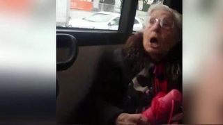 O batrana din Botosani a cazut dintr-un autobuz aflat in mers! Ce a patit soferul!