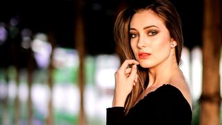 A spulberat mitul tocilarei! O eleva romanca, premianta la invatatura, a intrat la Sorbona! Tanara este fotomodel!