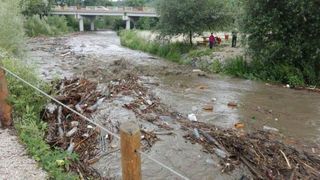 Cod galben si portocaliu de furtuni si inundatii in zeci de judete din tara