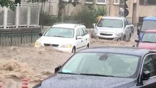 Video! Ploile au facut prapad in tara. Mai multe orase sunt inundate