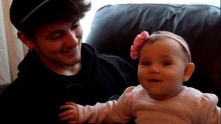 O fetita a murit dupa ce plasturele pe care il purta mama sa i s-a lipit de piele!