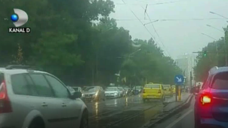 Vreme de toamna, in toiul verii in Capitala! Meteorologii spun ca nici in urmatoarele zile vremea nu se imbunatateste