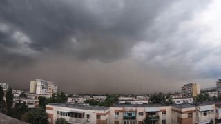 ALERTA METEO! Avertizare de fenomene periculoase imediate! Furtunile lovesc 11 judete din tara