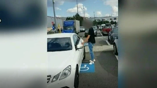 Ca la noi, la nimeni! Locurile de parcare pentru persoanele cu dizabilitati sunt vanate mai ceva ca painea calda