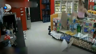 Cosmar pentru o tanara, care era cu iubitul ei, la cumparaturi! Camerele de supraveghere au surprins intreaga patanie