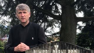 A botezat Cristian Pomohaci un bebelus, desi e caterisit de Biserica? Imaginile care-l dau de gol