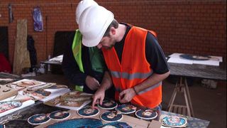 La Catedrala Neamului se monteaza acum icoanele din mozaic! Imagini spectaculoase din interior