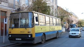 Caz HALUCINANT in Satu Mare! O femeie a fost prinsa intre usile autobuzului, iar soferul a continuat sa mearga