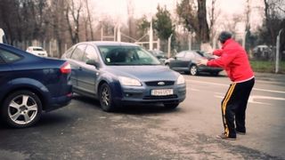 Parcagiii au ajuns sa faca legea in Capitala de cand s-au majorat tarifele pentru parcare. La stirile Kanal D, de la 18:45, va prezentam imaginile unui atac grobian si cautam solutii la aceasta problema de interes urgent