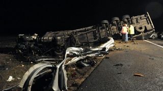 Scria pe Facebook si a intrat cu masina intr-un TIR. Dupa cateva zile a murit. Este TULBURATOR ce a scris in ultimul mesaj