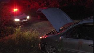 Un tanar de 19 ani de langa Pascani, a avut o moarte violenta! S-a rasturnat cu masina pe care a condus-o fara permis! Cunoscutii spun ca e vorba de sinucidere