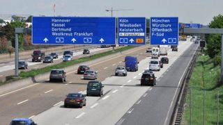 O romanca a fost alergata, printre masinile de pe o autostrada din Germania, de catre politisti. Timp de trei zile, femeia nu a avut habar cine e