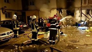 Alerta! Explozie urmata de incendiu intr-un bloc din Brasov. Mai multe persoane au fost evacuate