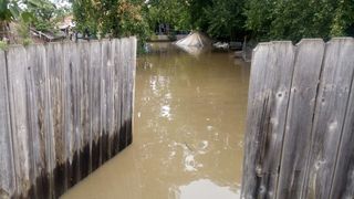 Cod portocaliu de inundatii in 13 judete! Jandarmii si politistii au fost mobilizati sa intervina in aceste zone