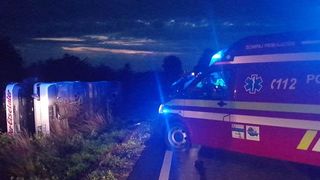 VIDEO! Accident teribil  pe o sosea din Suceava! Un autocar plin cu copii a fost implicat. 16 dintre ei au fost transportati de urgenta la spital