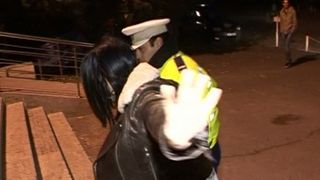 Incredibil! O tanara din Iasi a facut pe moarta dupa ce a provocat un accident. Politistii au ramas cu gurile cascate cand au aflat cat alcool bause fata, ca masina era furata, iar ea nici nu avea permis de conducere