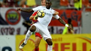 Scene incredibile in Liga 1! Un fotbalist sustine ca a fost amenintat cu pistolul pentru a semna!