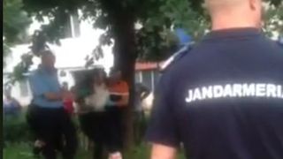 Video! Un barbat din Focsani a lovit cu toporul o fata de 17 ani, dupa ce l-a atacat pe tatal adolescentei