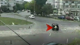 Un octogenar a intrat in vizorul politiei, dupa ce si-a oprit masina intr-un sens giratoriu din Galati, in plina zi