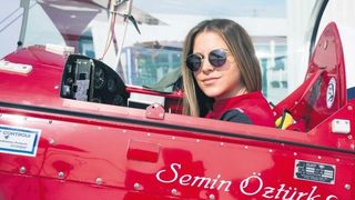 Semin Ozturk, prima femeie pilot din Turcia a facut senzatie la Tuzla! Tanara a intors toate privirile la AEROMANIA!