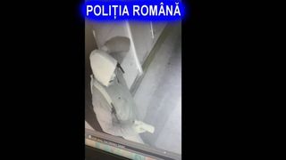 Piroman periculos, in libertate! A incendiat usile apartamentelor, in Targu-Jiu
