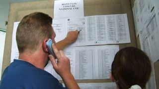 Aproape jumatate dintre cadrele didactice au picat examenul de titularizare!  Cu toate acestea, Ministerul Educatiei anunta rezultate putin mai bune decat in 2017