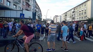 Localnicii din Bacau au protestat in fata Primariei! Orasul nu mai are apa de 4 zile!