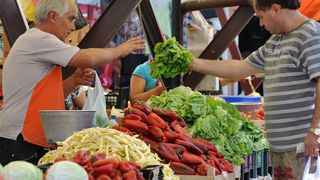 Romanii nu mai cumpara din piete! Administratorii Pietelor incearca din rasputeri sa promoveze cumparaturile din piata!