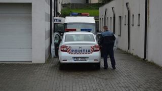 Pedofil arestat in Iasi! Barbatul de 45 de ani, prins in flagrant dupa ce a ademenit o fetita de 6 ani cu inghetata!