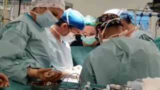 Copilul de 14 ani care nu mai e printre noi continua sa salveze vieti! Dupa ce fata de 18 ani care a mancat ciuperci otravitoare a fost salvata in urma translantului de ficat, un baiat de 15 ani are acum o inima buna, prelevata de la acelasi "salvator"