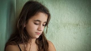 Un adevarat monstru! Un gorjean si-a violat fetita de 14 ani timp de un an de zile pana sa fie arestat!