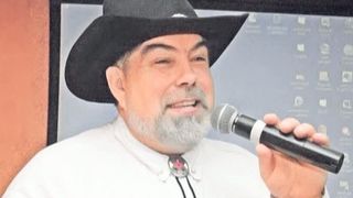 Ilie Micolov la cutite cu Elena Ceausescu. Sotia lui Nicolae Ceausescu a comandat excluderea cantaretului din breasla. Motivul este incredibil!