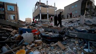 Cutremur de magnitudinea 5,9! Sunt cel putin 300 de raniti. Seismul a afectat mai multe cladiri