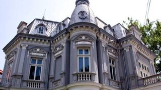 Nereguli intr-un liceu respectat din Capitala! Profesorii, parintii si fostii elevi au povestit tot!