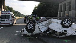 Noi detalii despre victimele accidentului cu romani din Austria. O fetita de doar un an lupta sa supravietuiasca, dupa ce a fost aruncata din masina